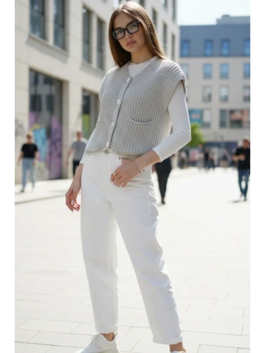 Жилет вязаный на пуговицах укороченный фото 5