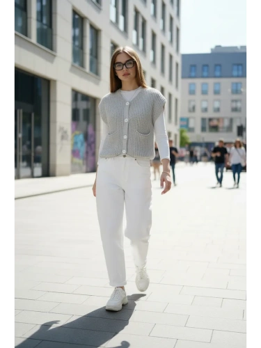 Жилет вязаный на пуговицах укороченный фото 3