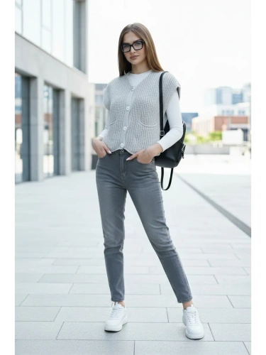 Жилет вязаный на пуговицах укороченный фото 9