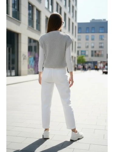 Жилет вязаный на пуговицах укороченный фото 2